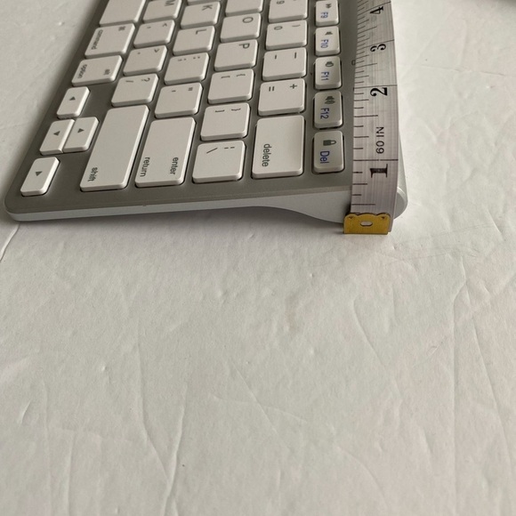Omoton Bluetooth keyboard with sliding stand - Picture 11 of 15